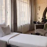 Merveil Signature Suite - Valois - Louvre View
