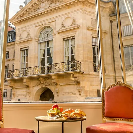 Merveil Signature - Valois - Louvre View Paris