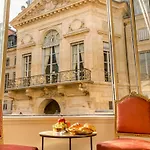 Merveil Signature Suite - Valois - Louvre View